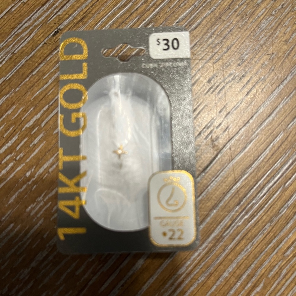14KT Gold #22 Gauge Cubic Zirconia Star Nose Stud